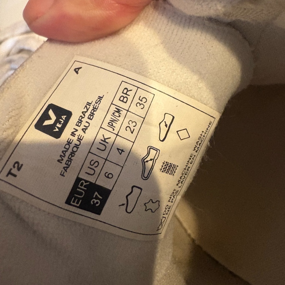 Veja White Leather Sneakers with Black Details, size 6 (US), 37 (EU) - Picture 8 of 10